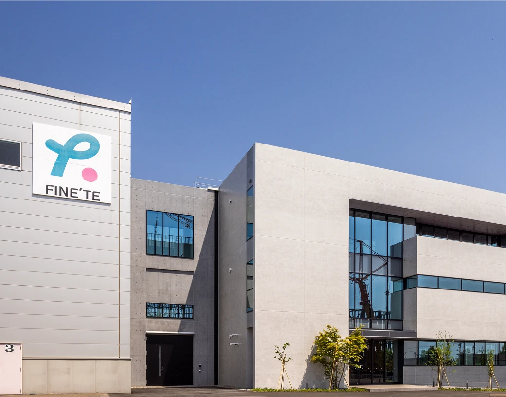 「firete」と書かれたサインがある建物の外観