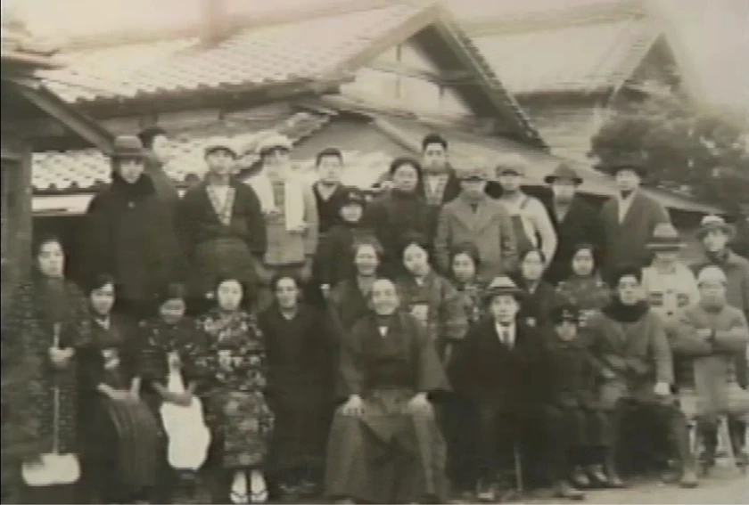 昭和時代の日本の大家族の白黒写真